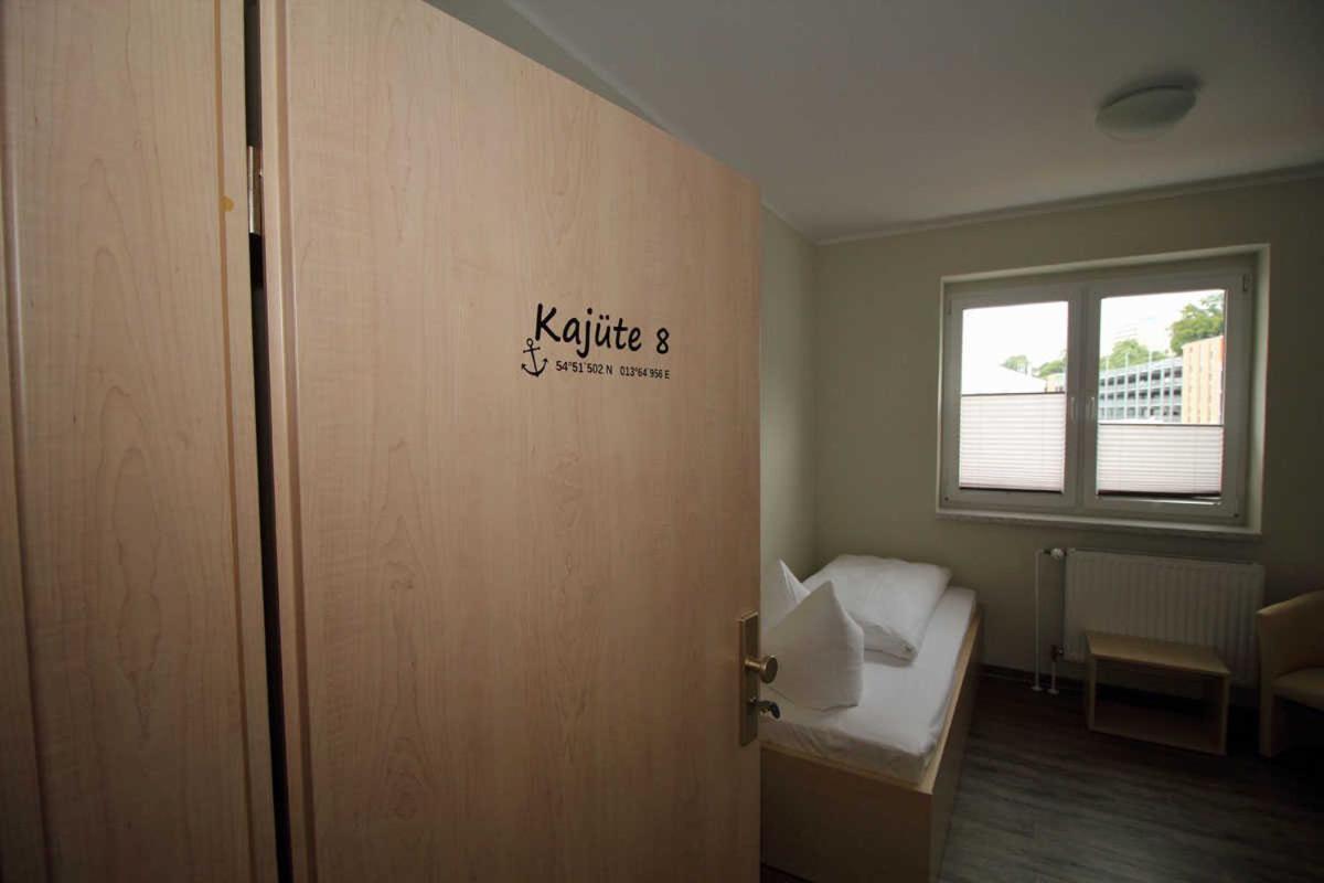 Kutterfisch Kajueten Direkt Im Stadthafen Apartamento Sassnitz Exterior foto