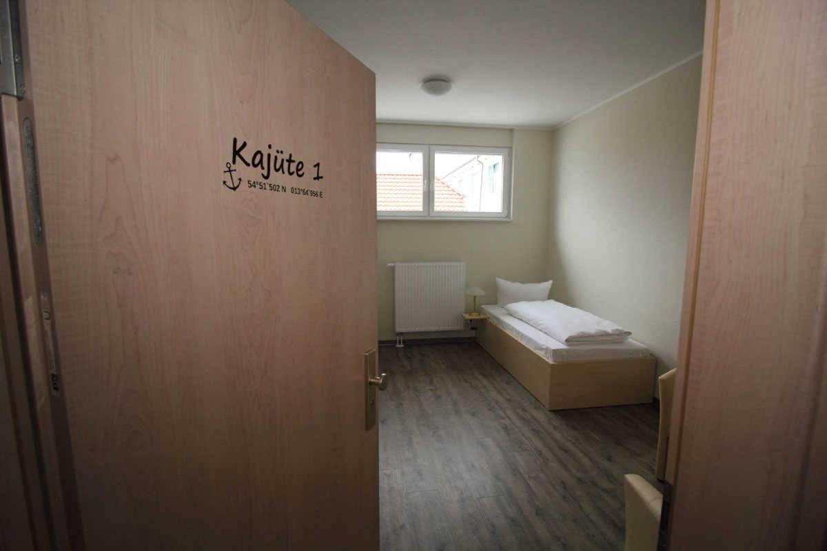 Kutterfisch Kajueten Direkt Im Stadthafen Apartamento Sassnitz Exterior foto